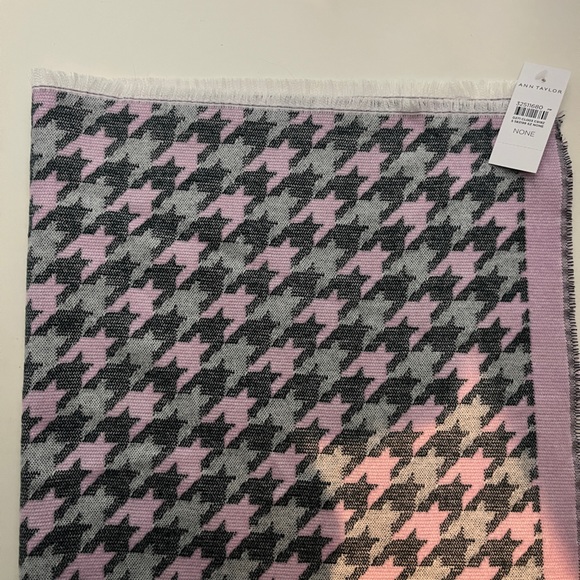 NWT Ann Taylor Purple and Green Scarf - Picture 1 of 5